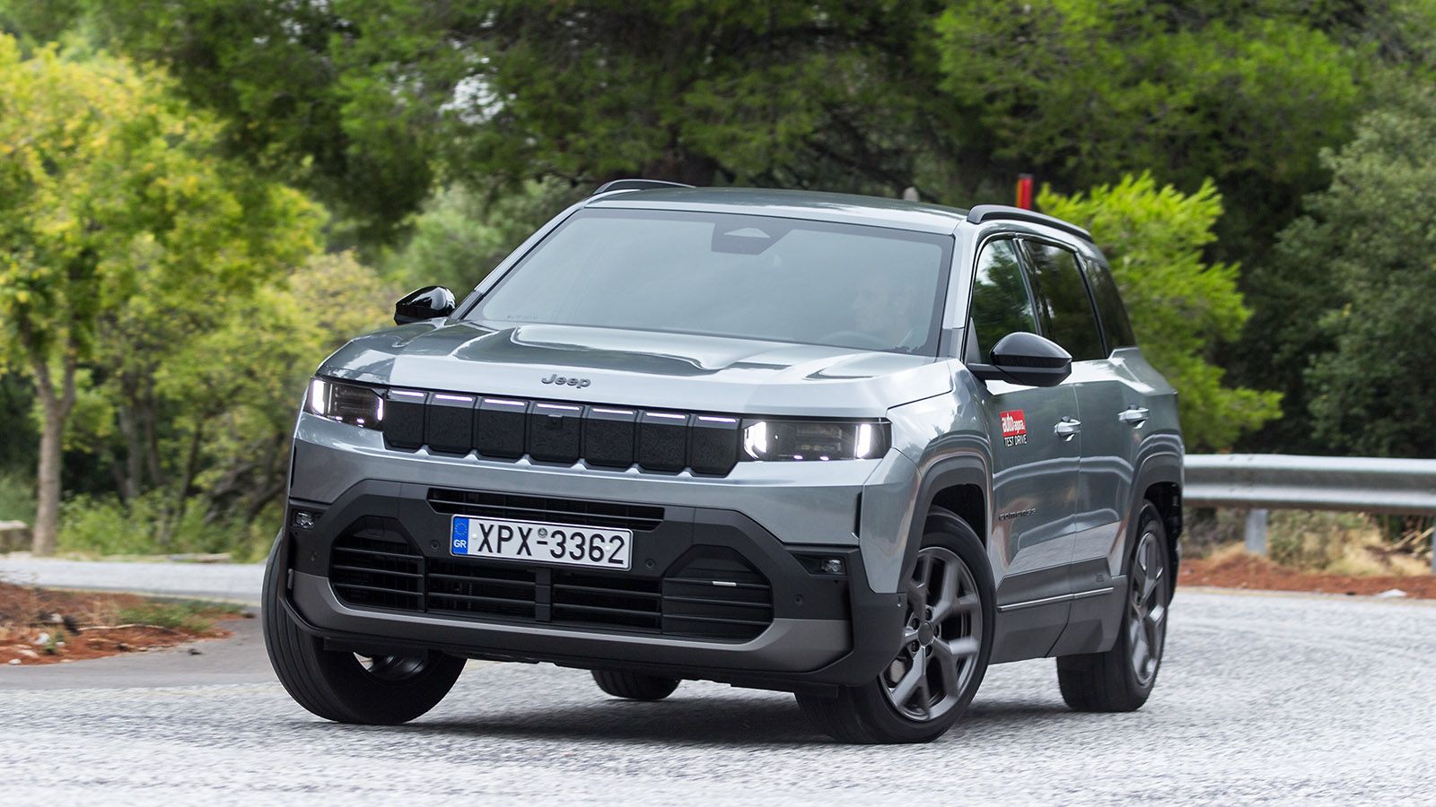 Δοκιμή Jeep Compass e-Hybrid 145 PS: Καίει 5,5 λτ. στο ταξίδι, χωράει οικογένεια